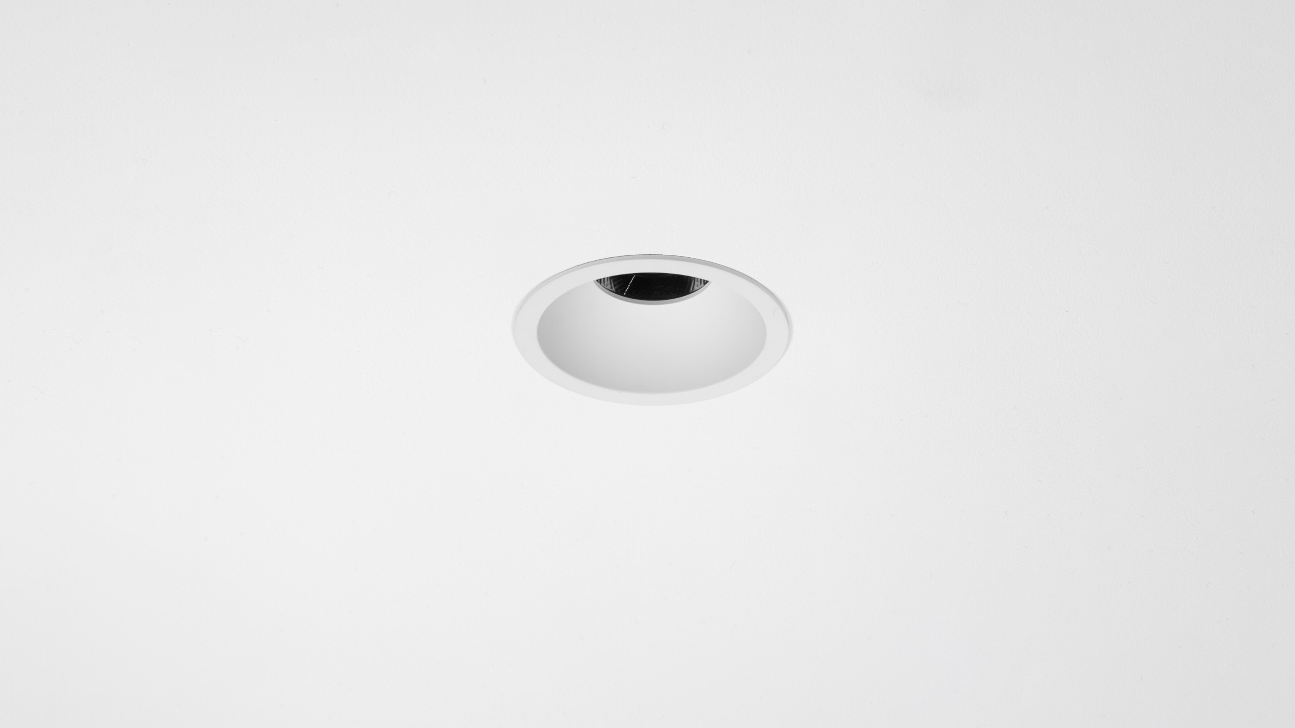 LED spot fix EMA