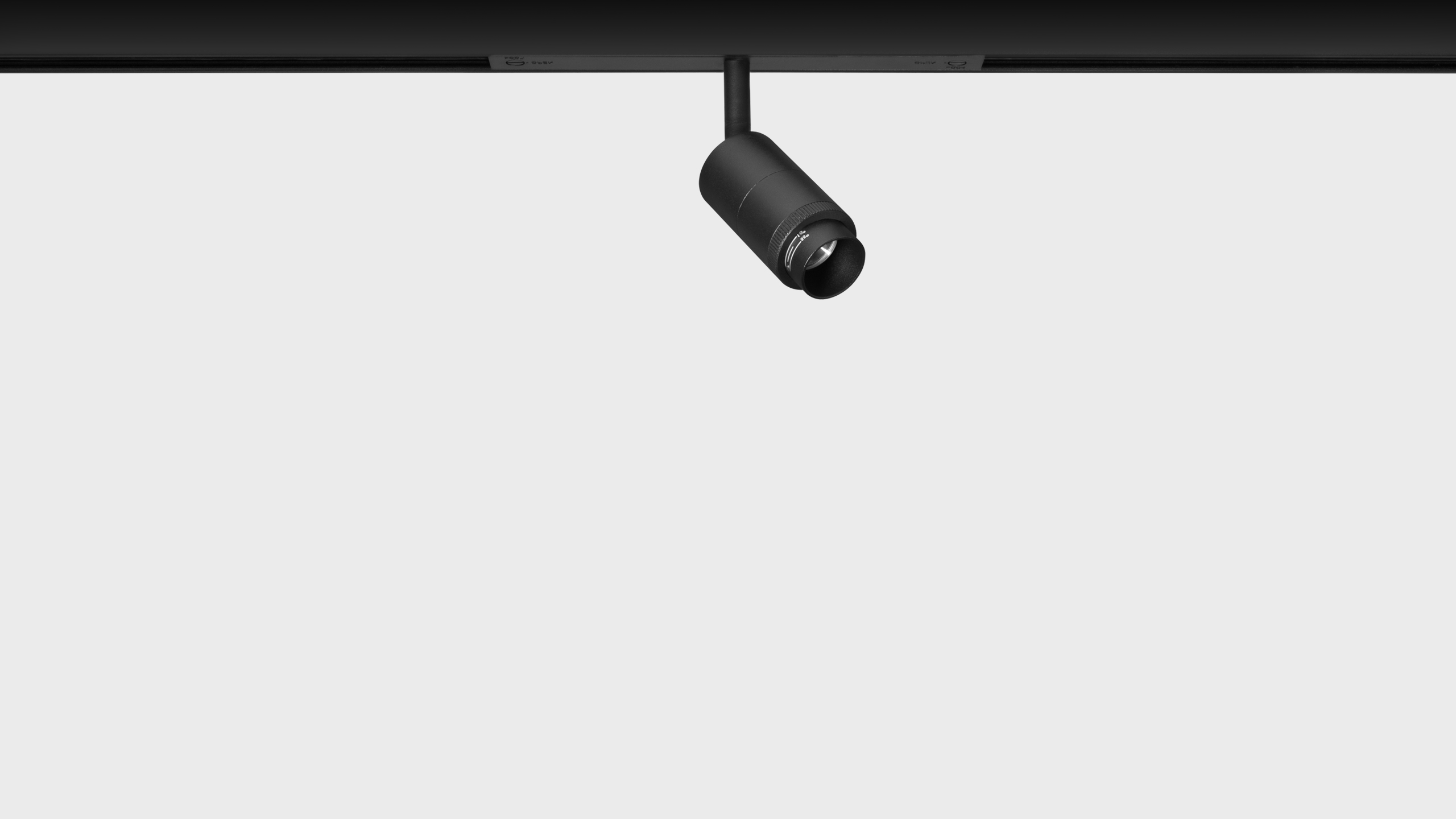 Spot Eye Zoom Magnet